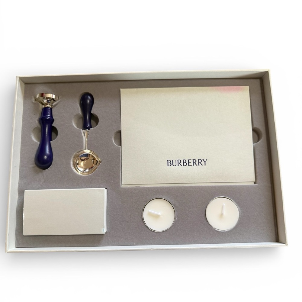Burberry- AUTHENTIC 🍀 Cream & Navy Wax Seal Set
